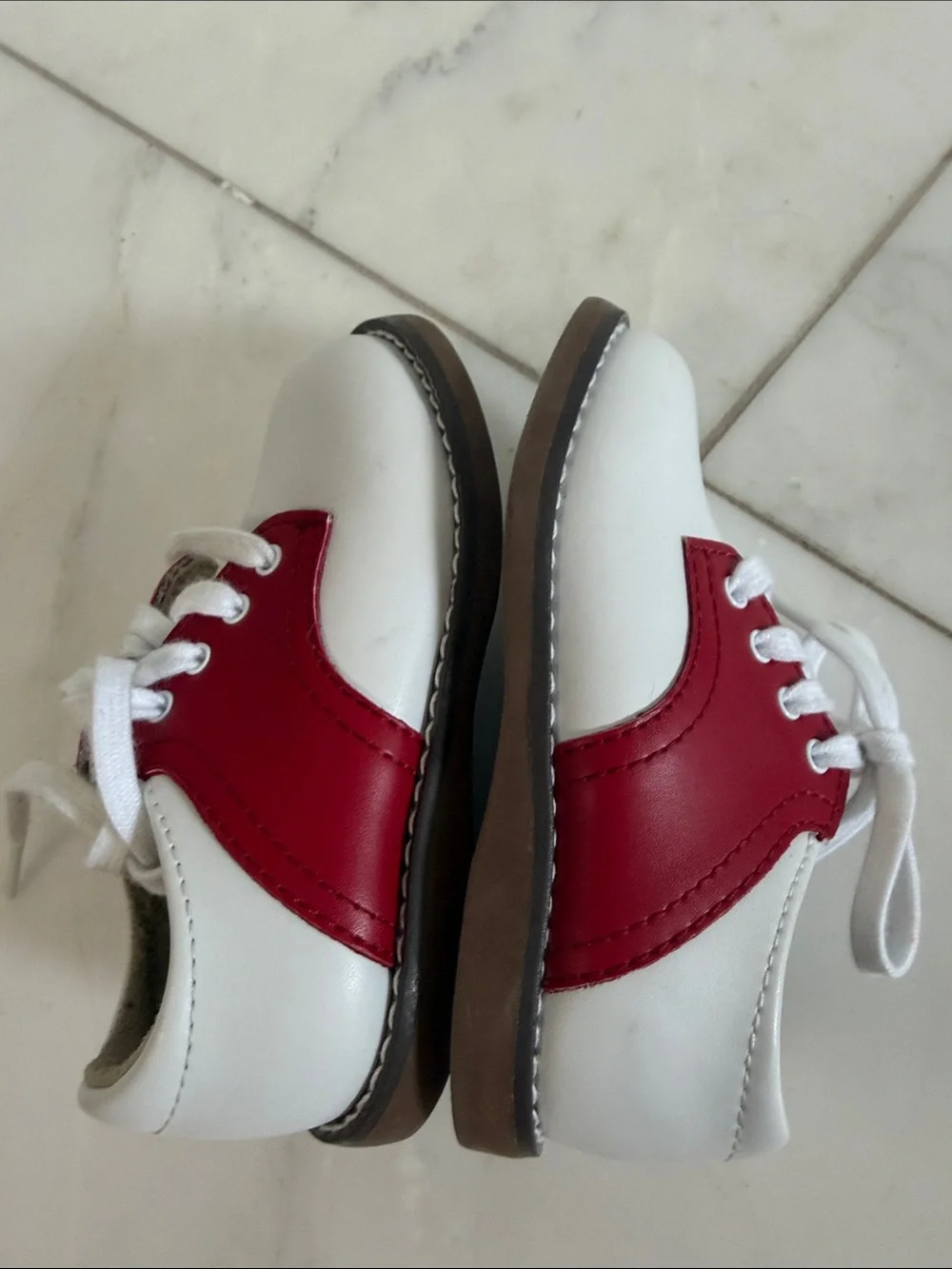 Footmates Cheer red and white leather lace up saddle shoes baby toddler size 6